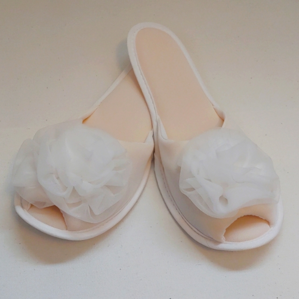 White vintage Vanity Fair house slippers size Large 8-9